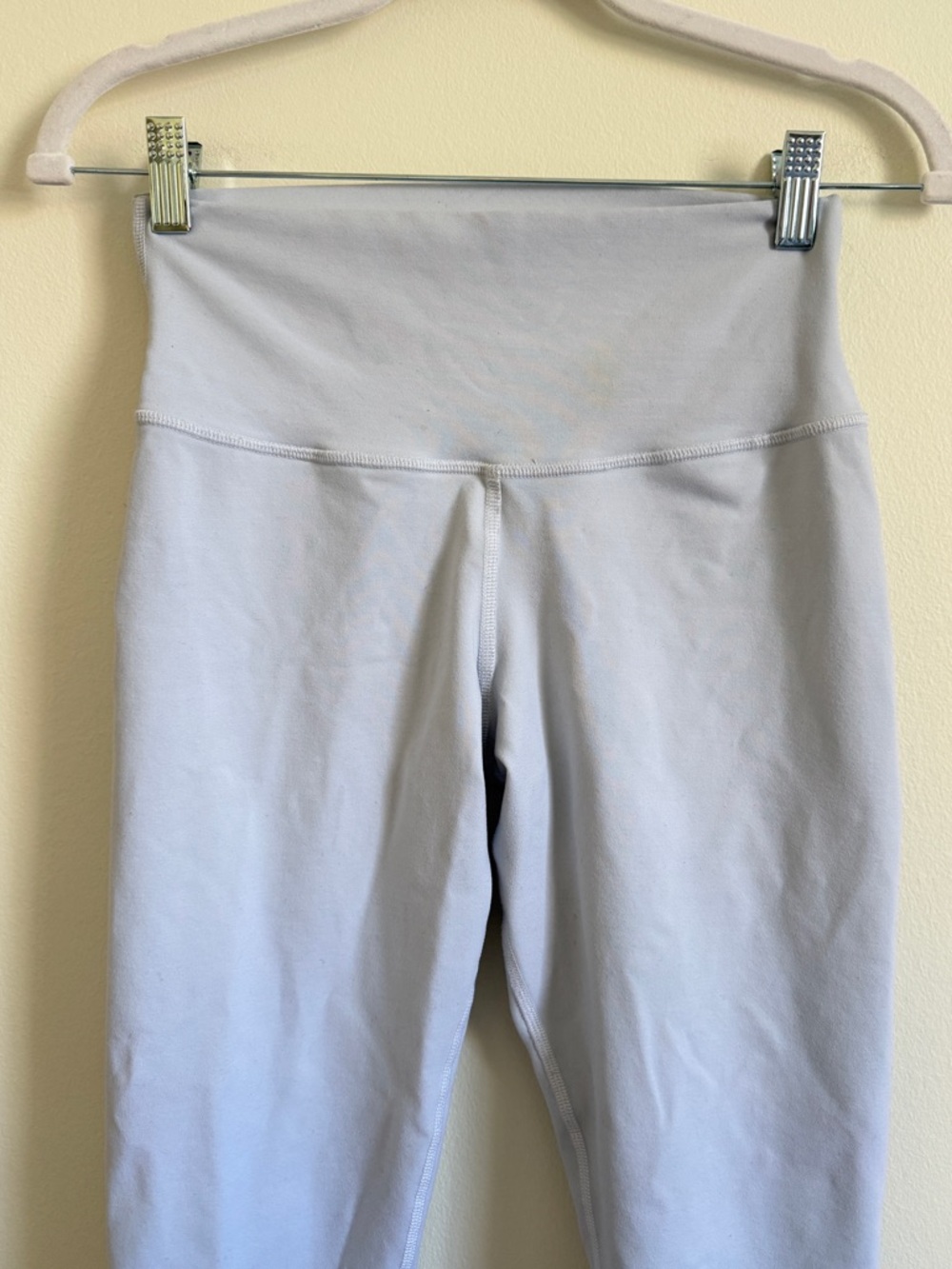 ALO Airbrush Blue Leggings Size Medium Cropped 23” - Picture 4 of 8
